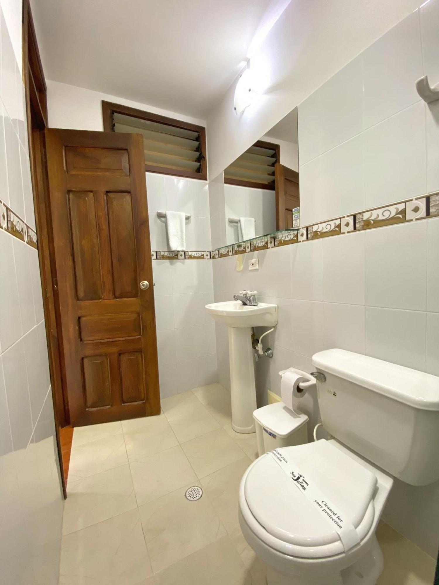 Hotel San Julian Buga Bagian luar foto